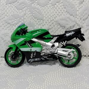 Maisto Kawasaki Ninja ZX-9R Diecast Green Black Sports Bike Kids Toy Motorcycle